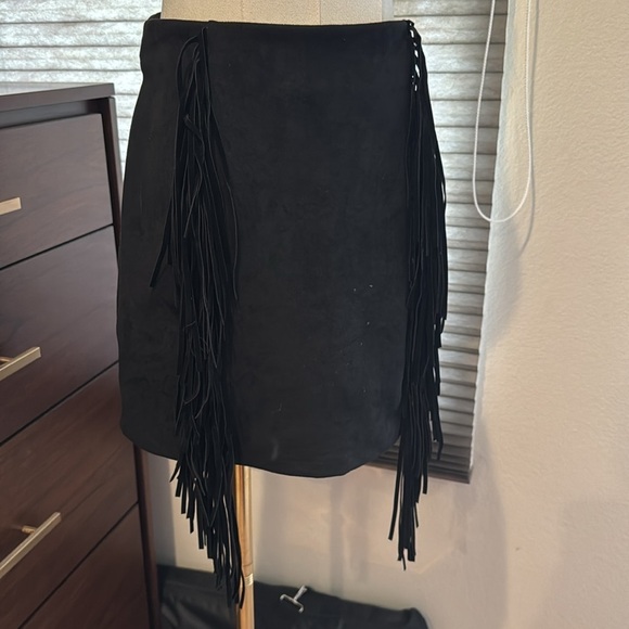 Woman's Faux Suede Black Fringe Stretch Mini Skirt. Size Small - Picture 3 of 5
